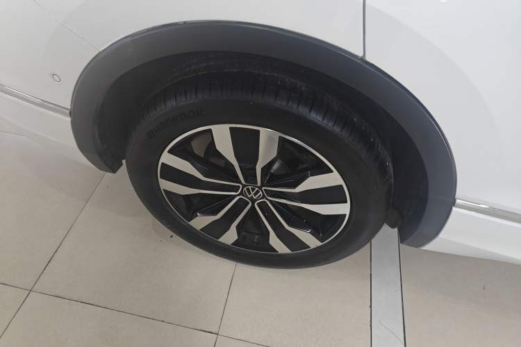 Used Volkswagen Tiguan L 2024 330TSI Automatic Two-Wheel Drive R-Line Enhanced Edition
