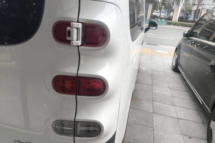 Used SAIC MAXUS Dana V1 2025 Low-Roof Multi-Function Version 50 kWh