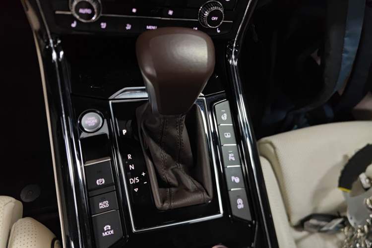 Used Volkswagen Phideon 2021 380TSI Prestige Edition Gear Lever