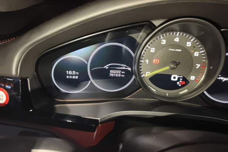 Used Porsche Cayenne E-Hybrid 2020 Cayenne E-Hybrid Coupé 2.0T Odometer Close Up