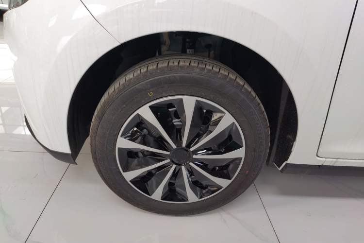 Used JMEV Xiao Qilin 2026 Model PLUS+ Comfort Version Left Front Wheel Hub