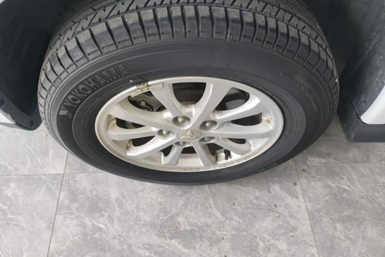 Used Mitsubishi ASX 2013 2.0L CVT Two-Wheel Drive Elite Edition Left Front Wheel Hub