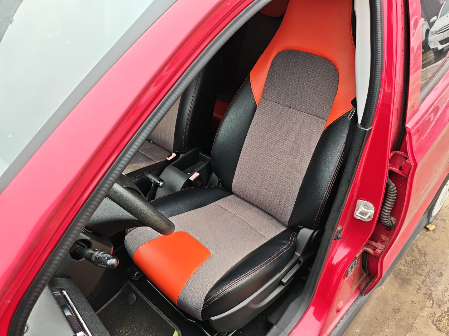 Переднее сиденье в автомобиле