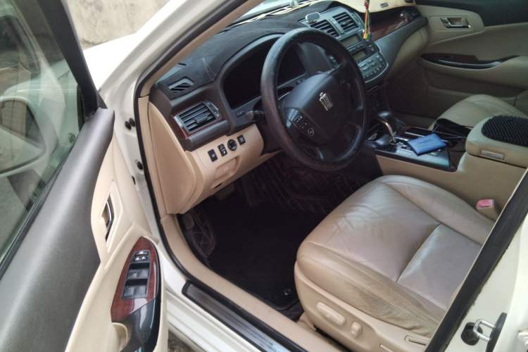 Used Toyota Crown 2011 2.5L Royal Special Edition with Leather and Sunroof Driver Seat