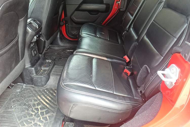 Used Jeep Wrangler 2018 2.0T Sahara Four-Door Edition Left Rear Seat