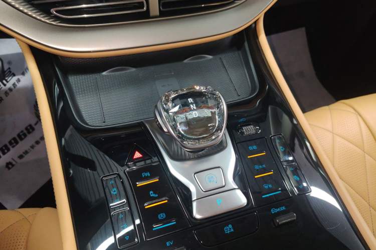 Used Denza D9 2024 DM-i 980 Four-Wheel Drive Prestige Model
