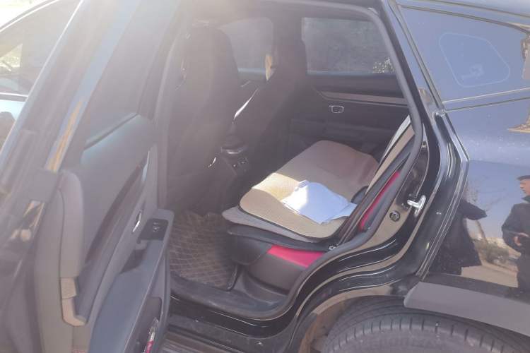 Used JETOUR Dashing i-DM 2023 1.5T DHT Lightning 01 Left Rear Seat