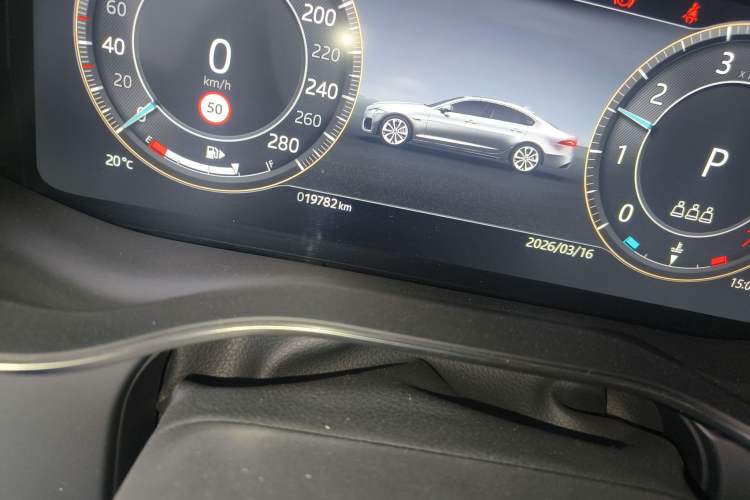 Used Jaguar XFL 2024 2.0T P300 Four-Wheel Drive Flagship Sport Gold Edition Odometer Close Up