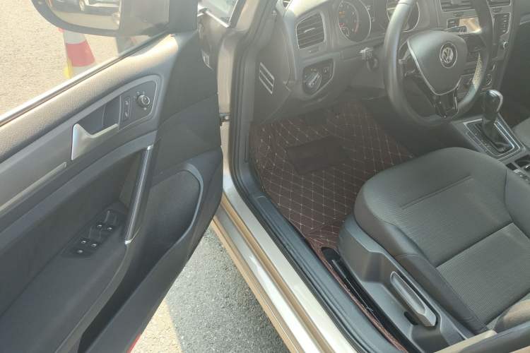 Used Volkswagen Golf 2015 1.6L Automatic Comfort Model
