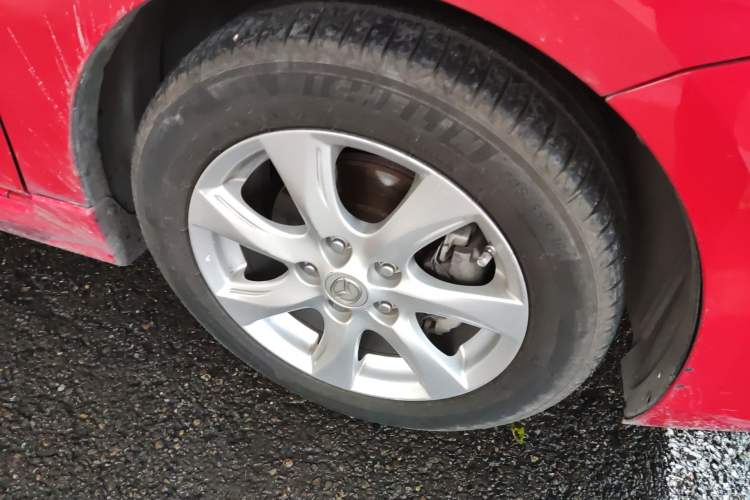 Used Mazda 3 2011 Sedan 2.0L Automatic Luxury Model Right Front Wheel Hub