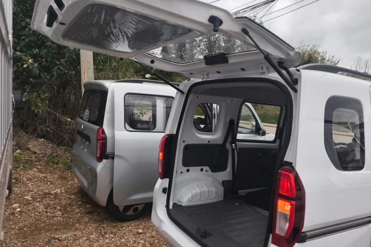 Used Wuling Zhiguang New Energy 2025 Comfort Model Trunk