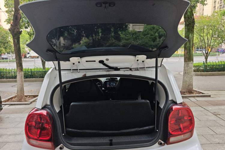 Used Roewe Clever 2022 311km QiQi BoBo Edition Trunk