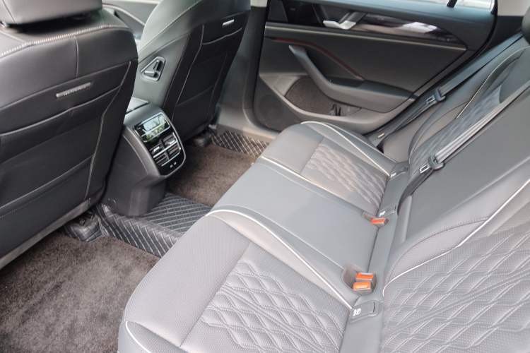 Used Volkswagen Magotan 2024 380TSI DSG Prestige Edition DaMai Package
