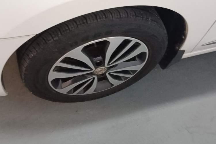 Used Dongfeng Aeolus A60 2016 1.5L Manual Luxury Version Exterior 4