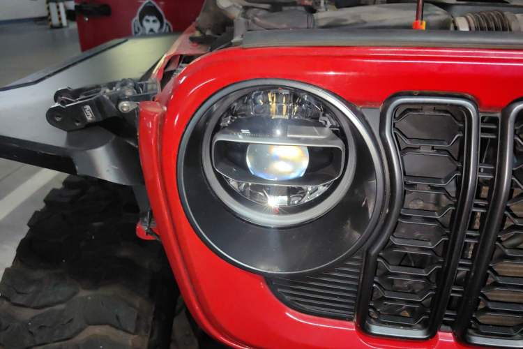 Used Jeep Wrangler 2019 2.0T Sahara Four-Door Version China VI Emission Standard