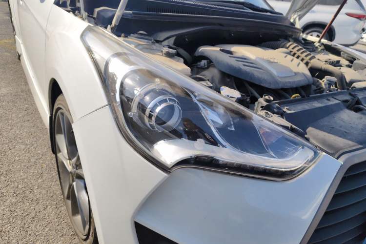 Used Hyundai Veloster 2015 1.6T Automatic Luxury Edition Right Front Headlight