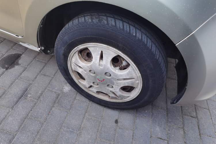 Used Wuling Rongguang V 2015 1.5L Practical Version Right Front Wheel Hub