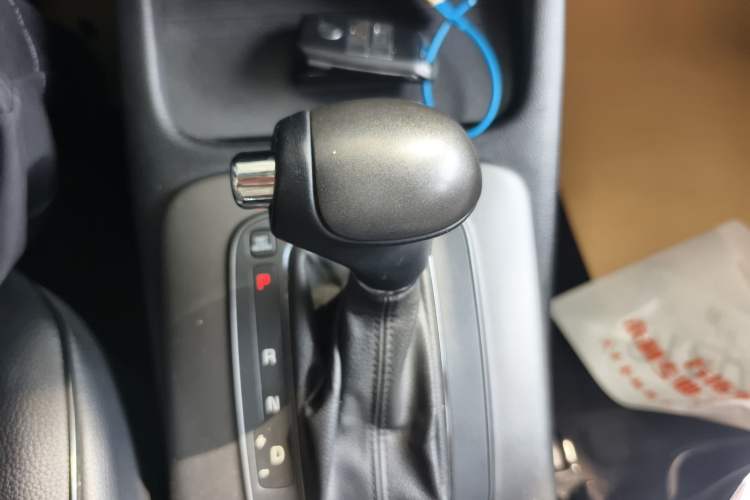 Used Kia K3 2015 1.6L Automatic GLS Gear Lever