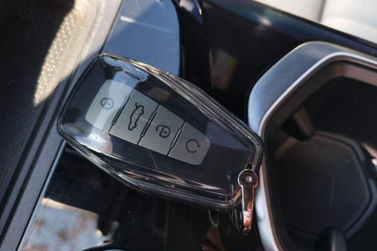 Used Geely Auto FX11 2023 1.5TD Leishen Hi·F Super Rui Vehicle Key