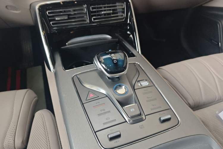 Used BYD Tang New Energy 2025 Intelligent Driving Version DM-i 115KM Flagship Edition Gear Lever