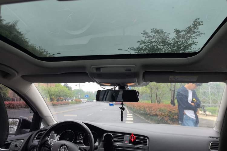 Used Volkswagen Golf 2018 230TSI Automatic Luxury Version Headliner