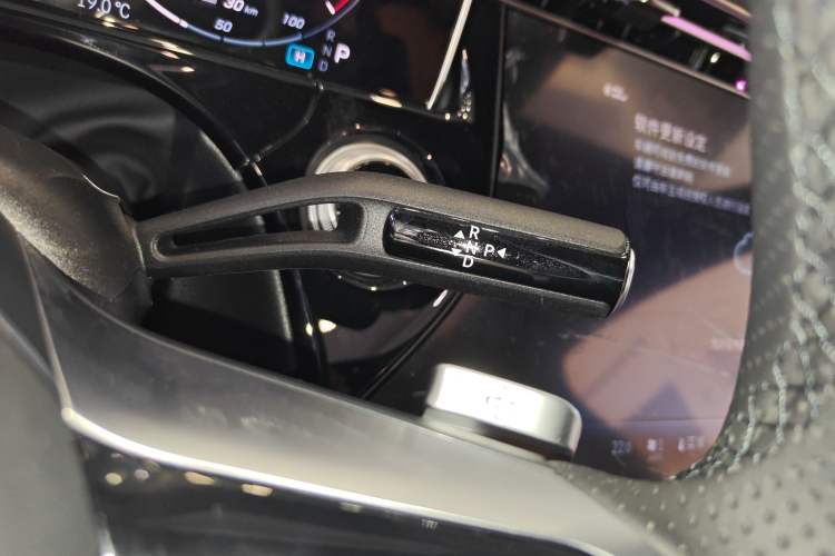Used Mercedes-Benz E-Class New Energy 2024 E 350 e L Plug-in Hybrid Sports Sedan Gear Lever