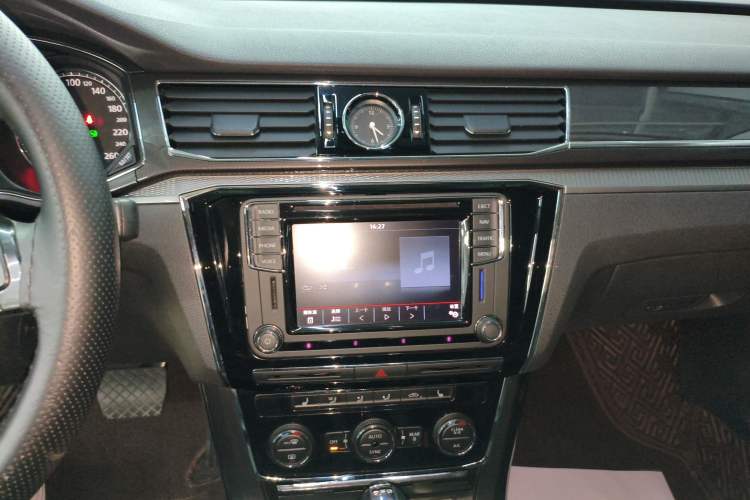 Used Volkswagen Passat 2017 330TSI DSG Prestige Edition Audio And AC Panel