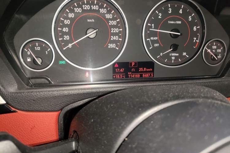 Used BMW 4 Series 2014 420i Design Package Model Odometer Close Up