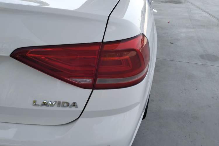 Used Volkswagen Lavida 2017 1.6L Automatic Fashion Edition