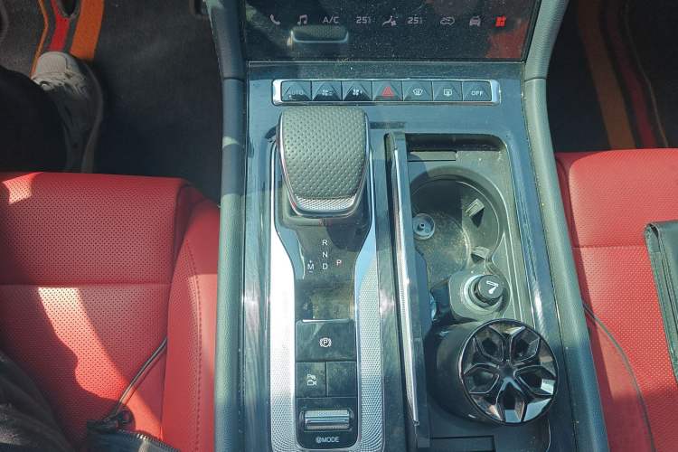 Used Hongqi H6 2024 2.0T ZhiShang Version
