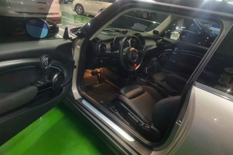 Used MINI MINI 2023 1.5T COOPER Artist