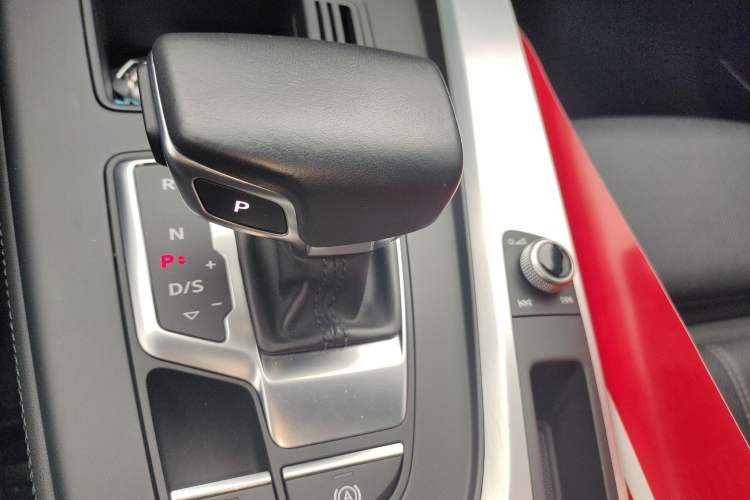 Used Audi A4L 2022 40 TFSI Luxury Dynamic Model Gear Lever