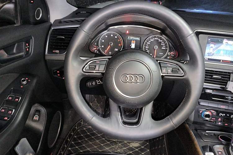 Used Audi Q5 2015 40 TFSI Comfort Model
