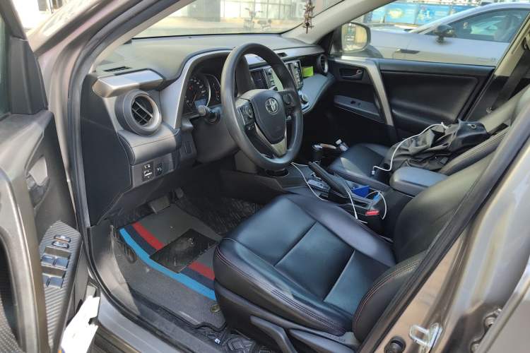 Used Toyota RAV4 2015 2.0L CVT Two-Wheel Drive Fashion Edition
