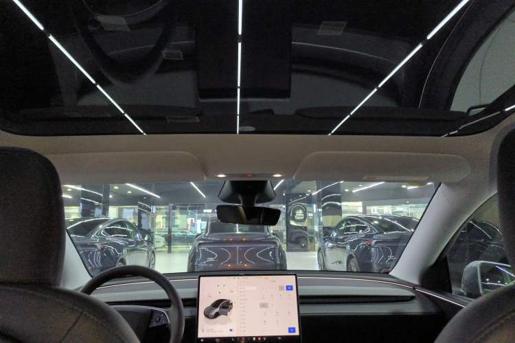 Used Tesla Model Y 2025 Rear-Wheel-Drive Version