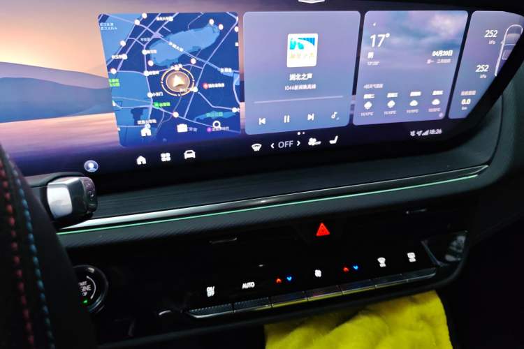 Used Buick Envision 2025 Encore Plus 28T Two-Wheel-Drive Platinum Edition