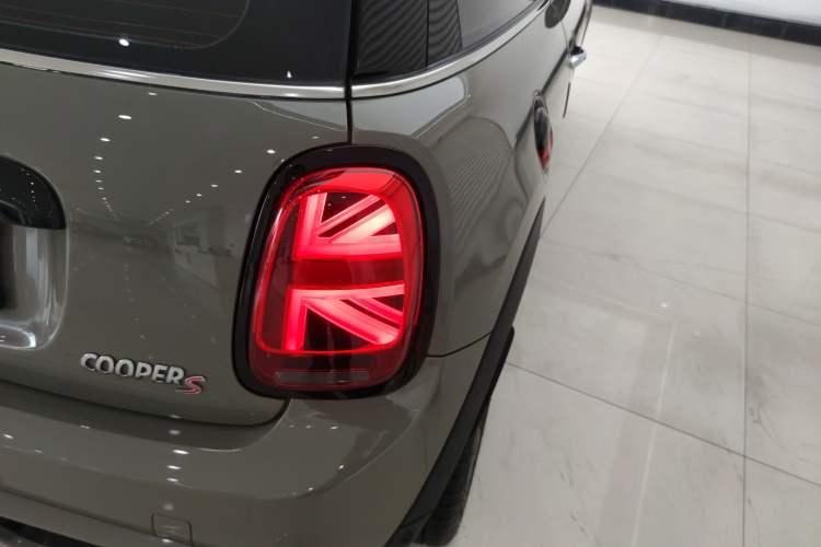 Used MINI 2018 2.0T COOPER S Classic Edition Exterior 3