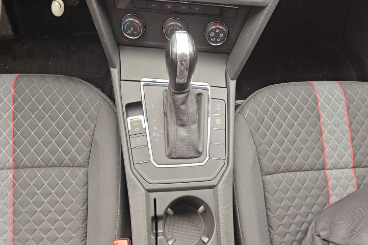 Used Volkswagen Lamando 2019 230TSI DSG Fashion Edition China VI Gear Lever