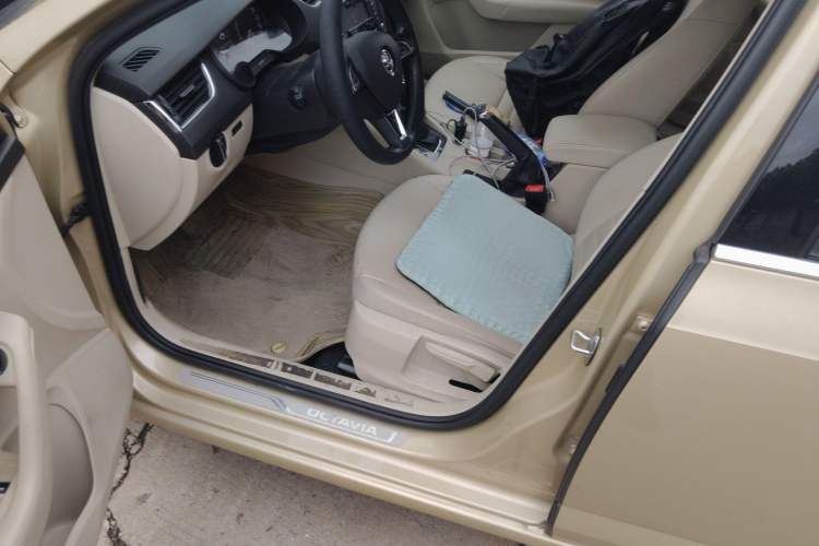 Used Skoda Octavia 2016 1.6L Automatic Smart Drive Edition Driver Seat