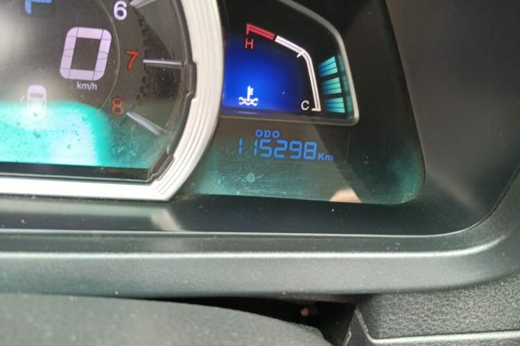 Used Luxgen U6 SUV 2015 1.8T New Creation Type Odometer Close Up