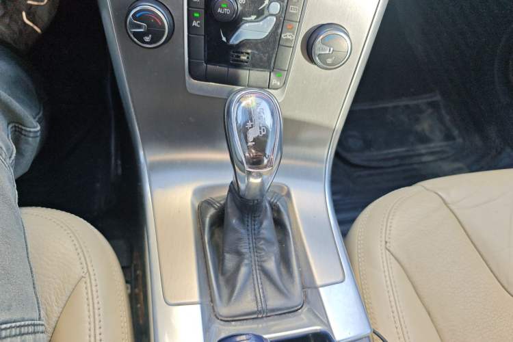 Used Volvo XC60 2012 T5 Comfort Edition Gear Lever