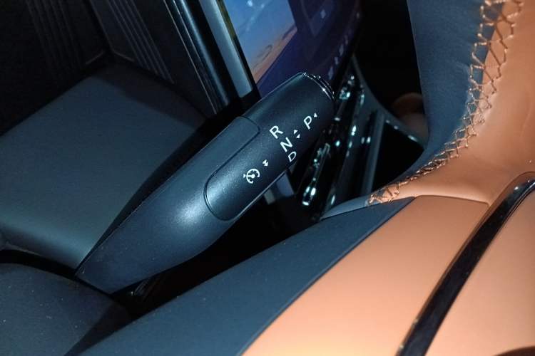 Used GAC Trumpchi Xiangwang M8 2025 Kunkun Series Ultra First-Class Cabin Gear Lever