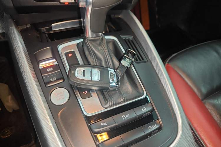 Used Audi Q5 2018 Collector's Edition 40 TFSI Technology Model
