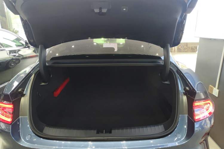 Used Xiaomi Auto SU7 2024 Rear-Drive Long-Range Intelligent Driving Version Trunk