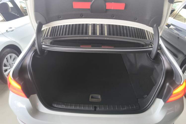 Used BMW 5 Series New Energy 2019 Updated Version 530Le Luxury Package Trunk