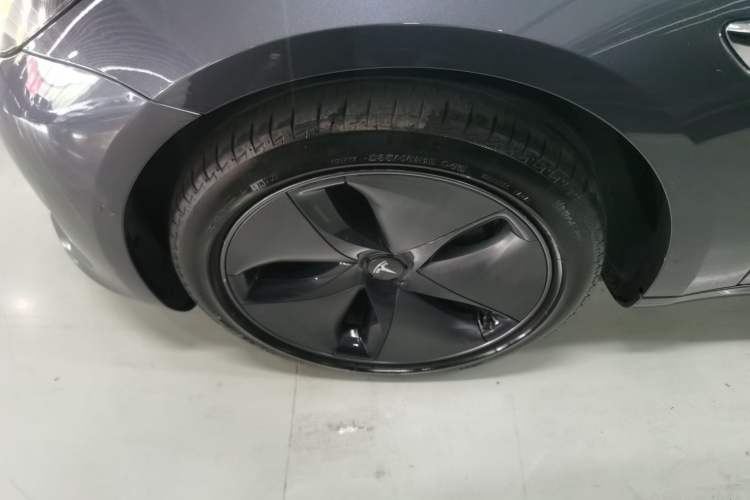 Used Tesla Model 3 2019 Standard Range Rear-Drive Upgraded Version Exterior 4