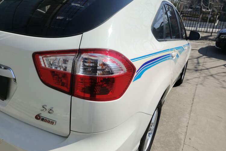 Used BYD S6 2014 2.4L Automatic Prestige 5-Seater
