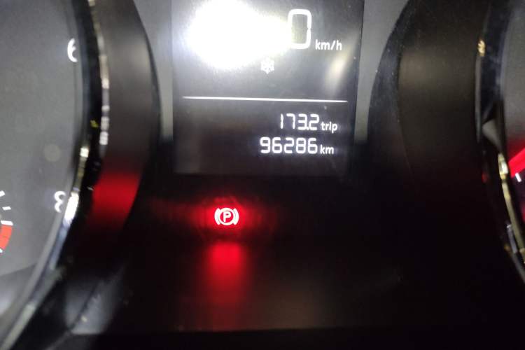 Used Volkswagen Lamando 2015 230TSI DSG Fashion Edition Odometer Close Up