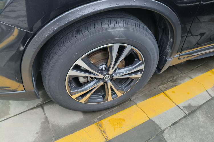 Used Nissan X-Trail 2017 2.5L CVT Leading Edition 4WD
