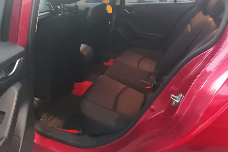 Used Mazda 3 Axela 2016 Sedan 1.5L Automatic Luxury Model